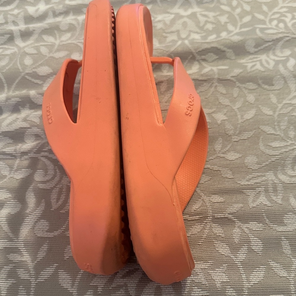CROCS Women’s Coral Foam Flip Sandals - Picture 9 of 10